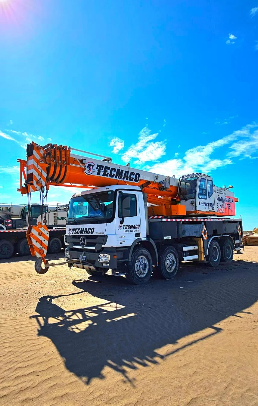 Grúa Zoomlion ZTC 600 60 toneladas sobre camión usada Argentina